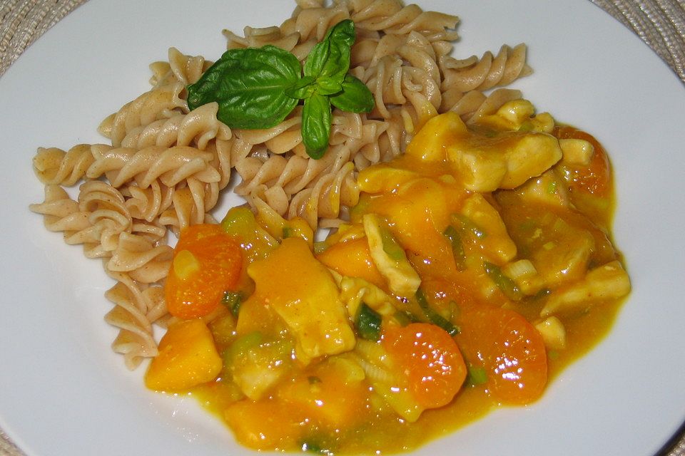 Hähnchen mit Curry, Aprikose, Mango und Orange