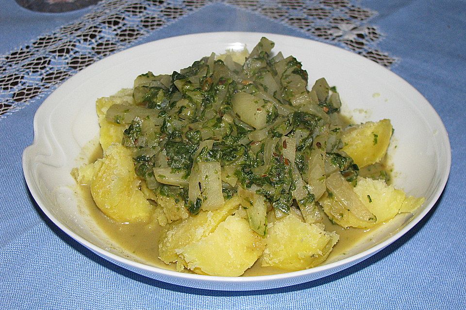 Spinat-Kohlrabi-Curry mit Erdnusscreme