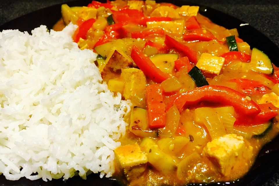 Rotes Thai-Curry mit Tofu