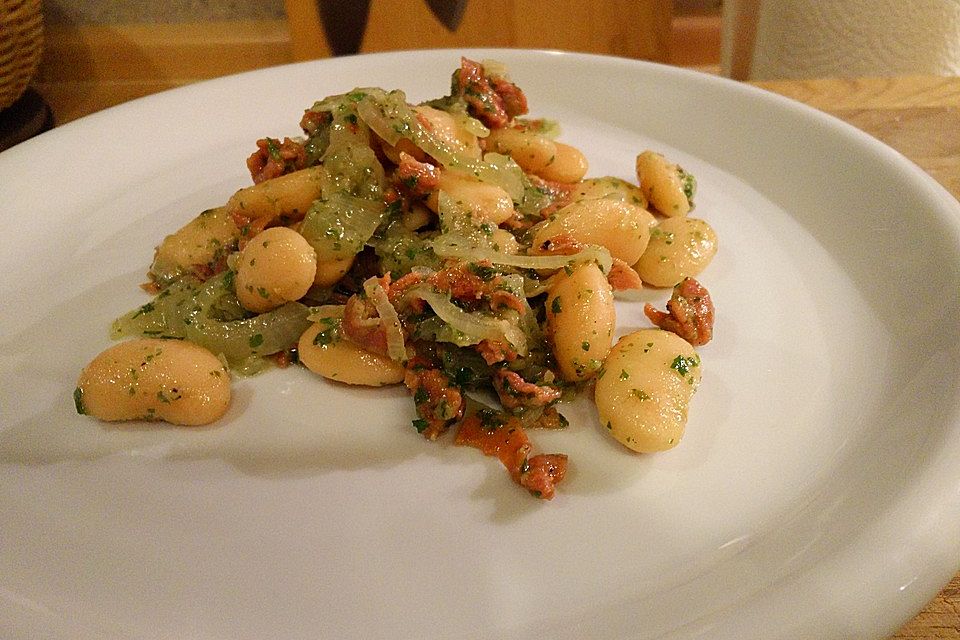 Italienischer, warmer Bohnensalat mit dicken Bohnen