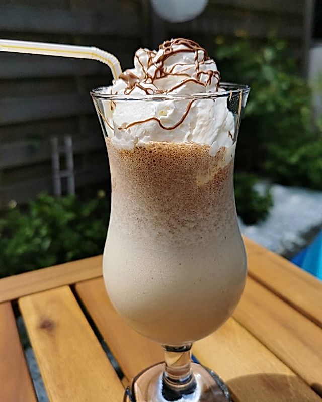 Nuss-Nougat-Eis-Cocktail