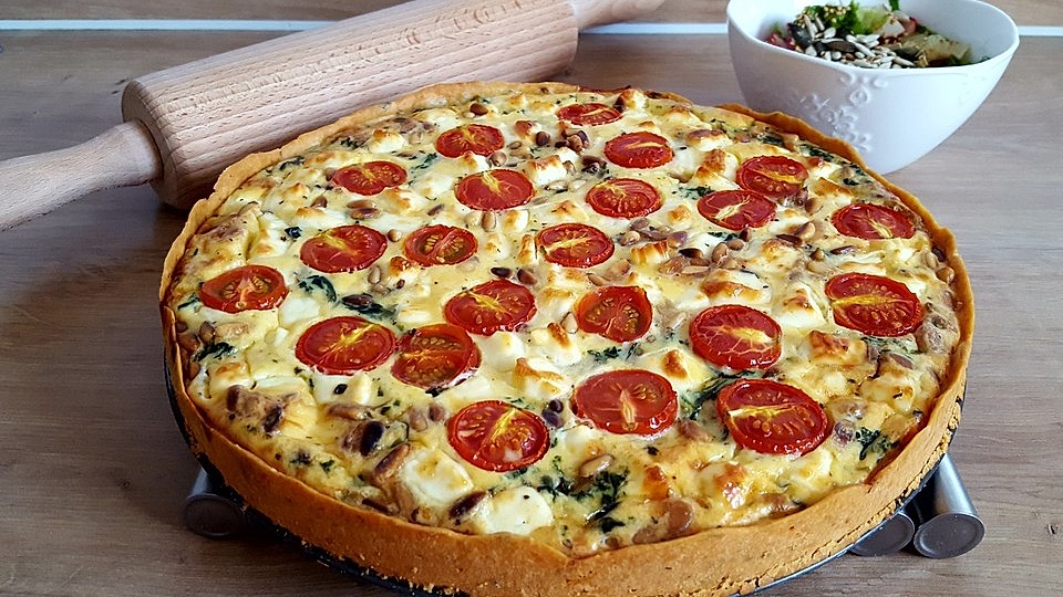 Quiche mit Spinat, Feta, Tomaten und Pinienkernen von shelly_we