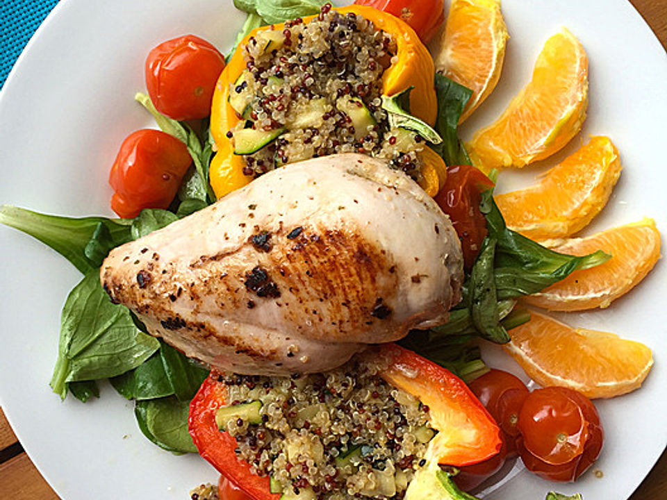 Gefülltes Hähnchenbrustfilet auf Sommersalat mit Quinoa von ...