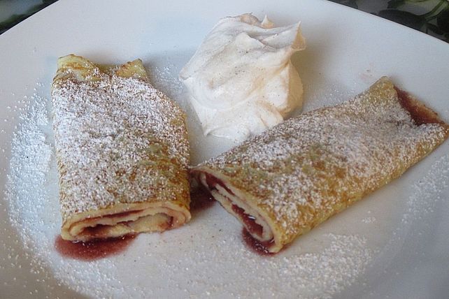 Palatschinken mit Himbeermarmelade und Zimtsahne von genovefa56| Chefkoch