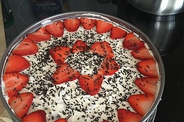 Erdbeer-Stracciatella-Torte