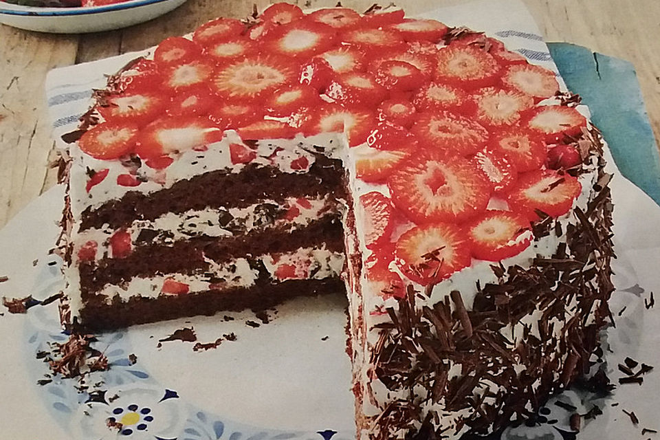 Erdbeer-Stracciatella-Torte