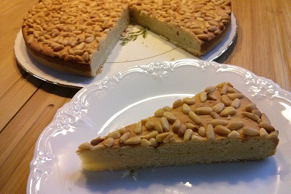 Tarta mazapan y piñones