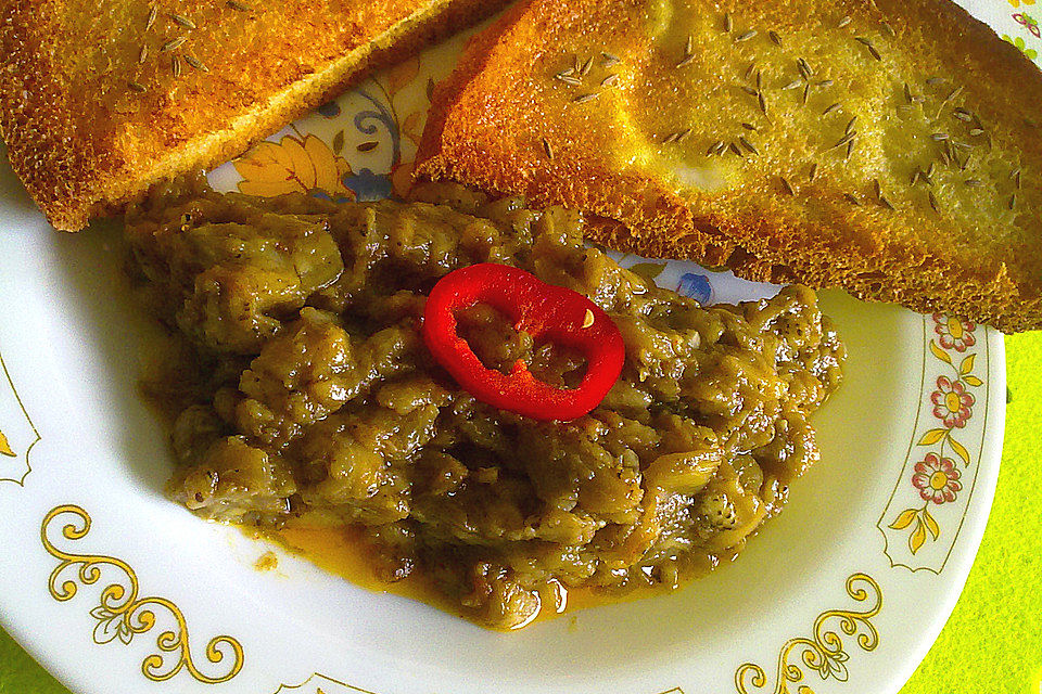 Auberginenpüree mit gebackenem Fladenbrot