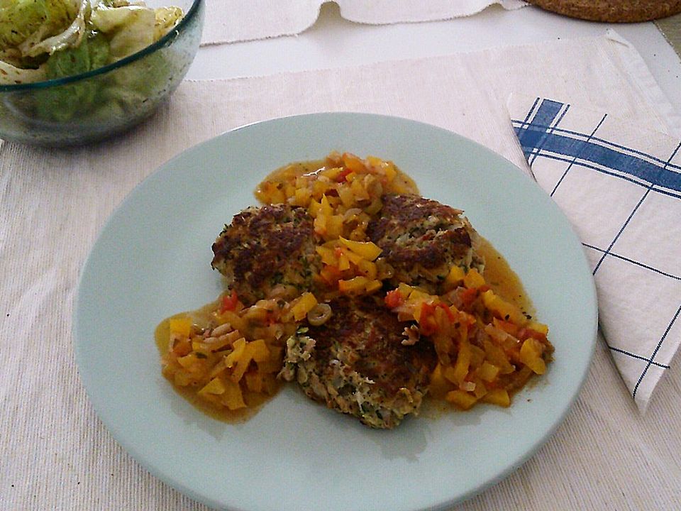 Zucchini-Thunfisch-Laibchen mit Tomaten-Paprika-Gemüse von Theresa ...