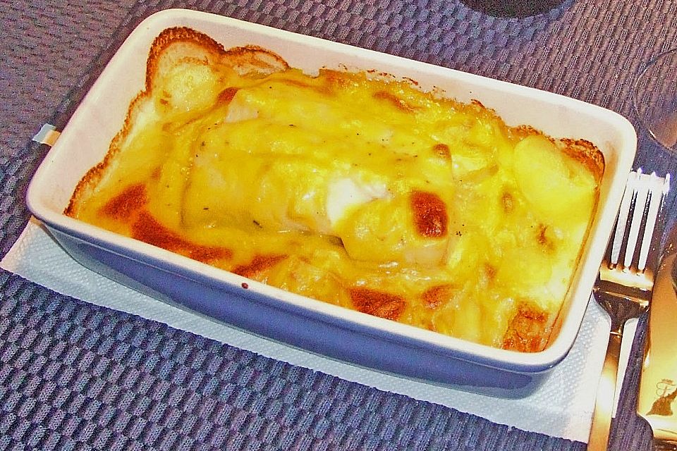 Kabeljaufilet auf Kartoffelgratin mit Senf - Safran Butter