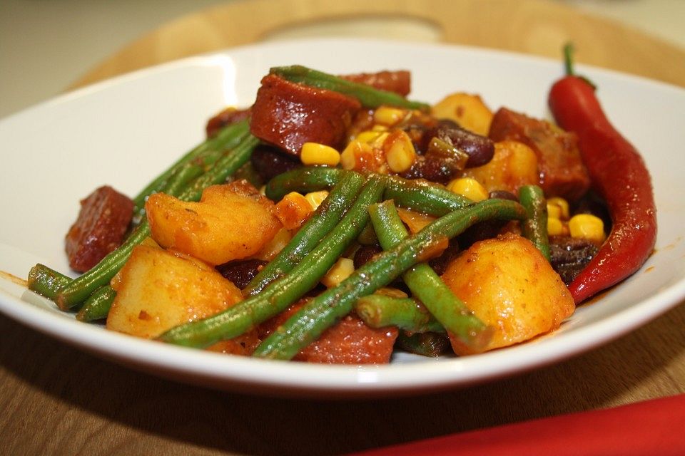 Herzhaft gewürzte Westernpfanne mit Kartoffeln und Sucuk