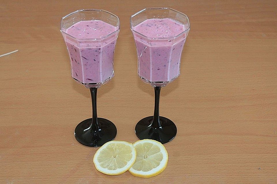 Bananen-Jostabeeren-Kefir-Drink