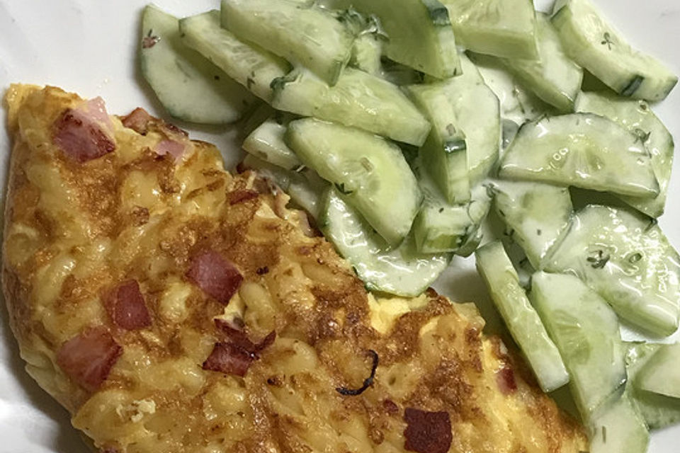 Schinken-Käse-Omelette mit Zitrone verfeinert