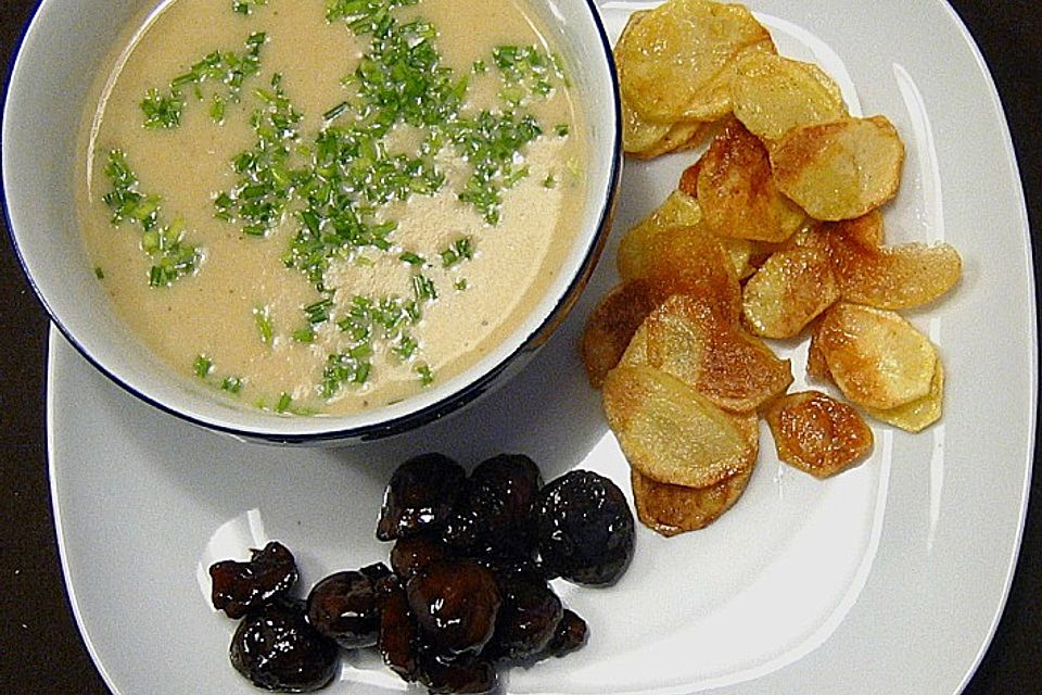 Kartoffelsuppe mit glasierten Maronen