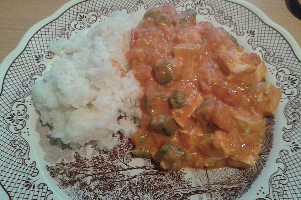 Erdnuss-Tomaten-Tofu mit Okras