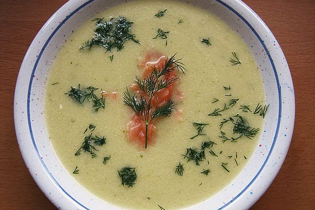 Warmes Gurkensüppchen mit Räucherlachs von Cohal| Chefkoch