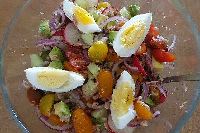 Thunfischsalat mit Ei, Avocado und Tomaten von ninalein1990| Chefkoch