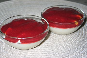 Vanillecreme mit Erdbeer-Nektarinensoße