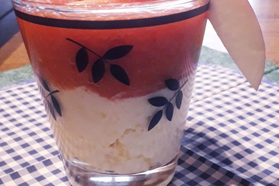 Vanillecreme mit Erdbeer-Nektarinensoße