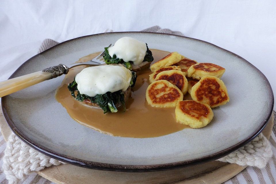 Kalbsfilet mit Blattspinat und Mozzarella überbacken