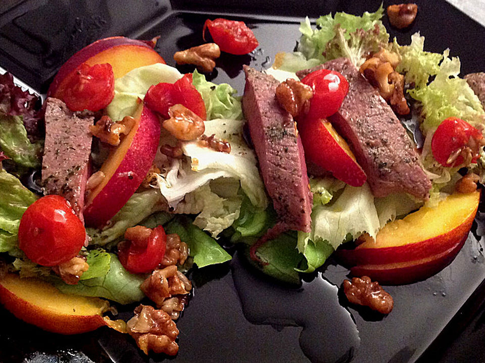 Steaks auf Salat mit Nektarinen von GerücheDerKüche| Chefkoch