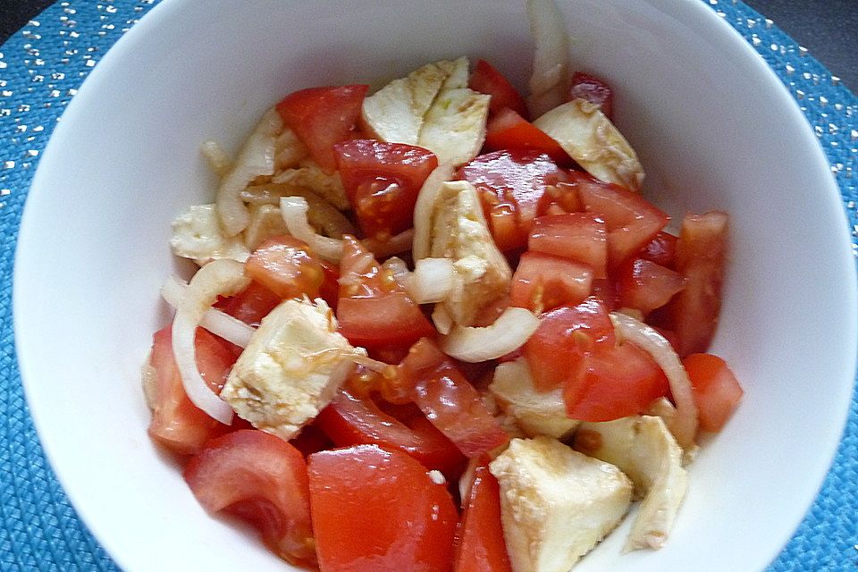 Sommerlicher Tomatensalat