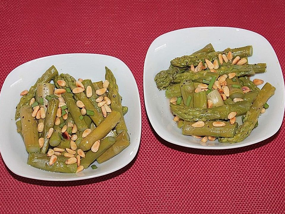 Grüner Spargelsalat mit gerösteten Pinienkernen von patty89| Chefkoch