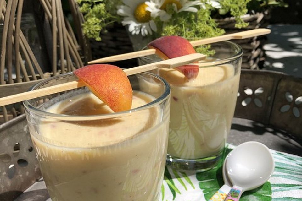 Pfirsich-Bananen-Smoothie mit Kefir