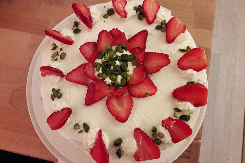 Erdbeertorte mit zarter Joghurtcreme