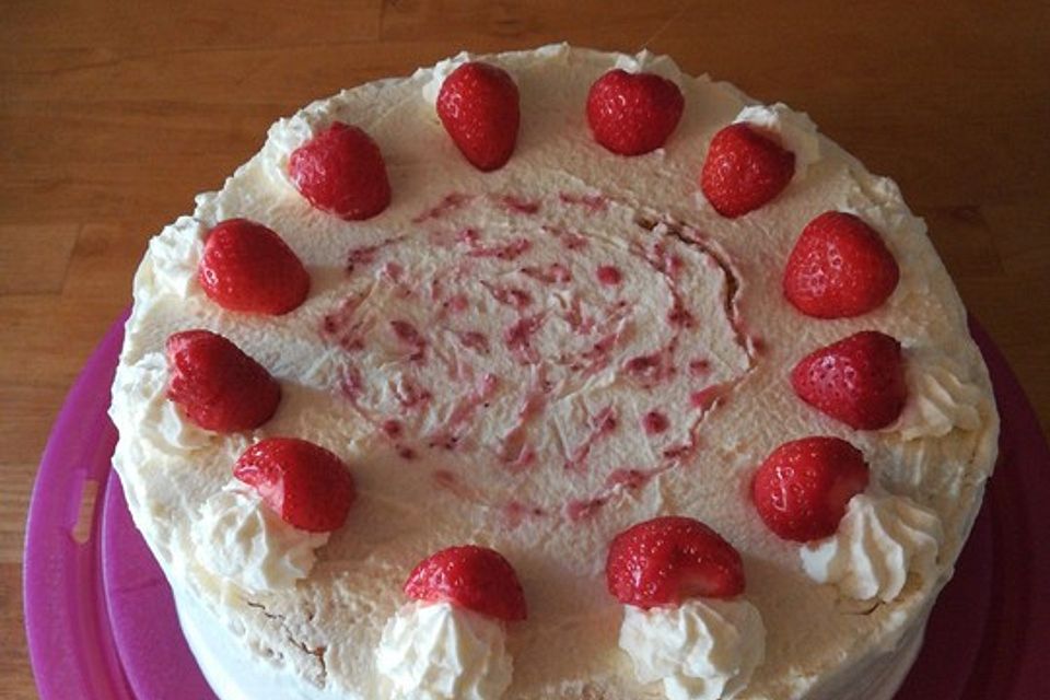 Erdbeertorte mit zarter Joghurtcreme