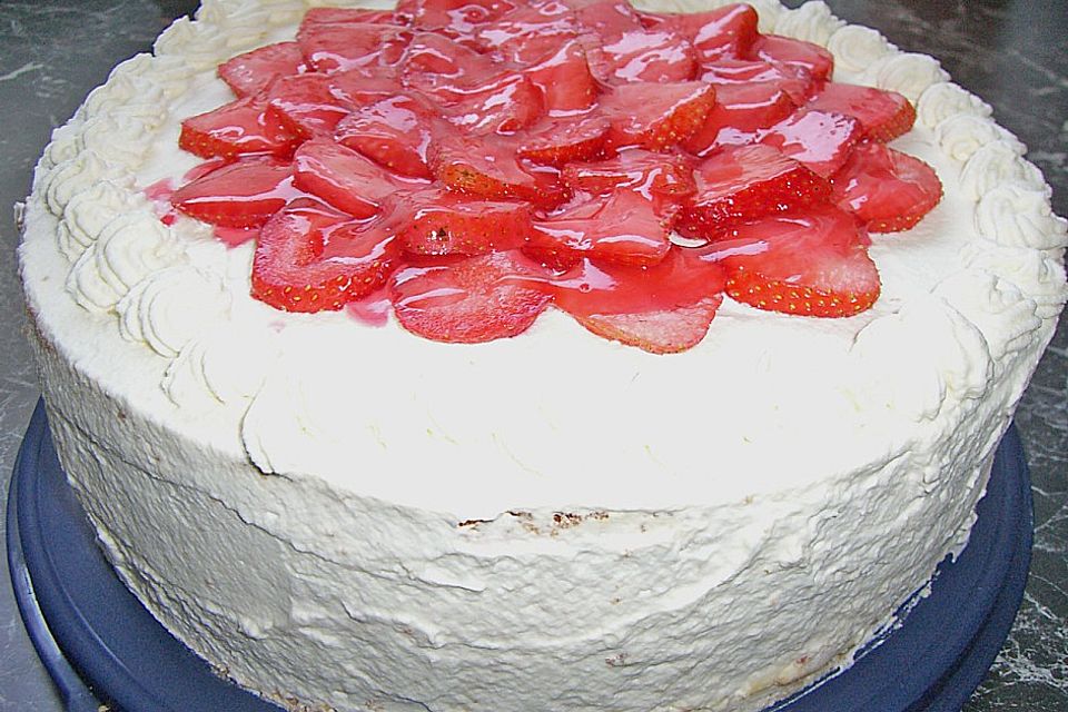 Erdbeertorte mit zarter Joghurtcreme