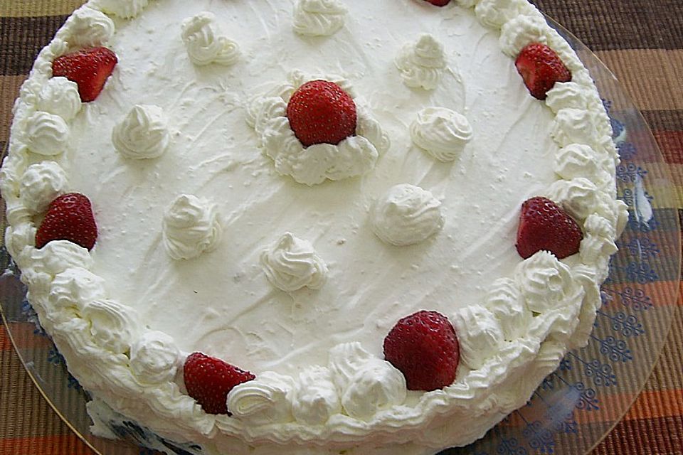 Erdbeertorte mit zarter Joghurtcreme