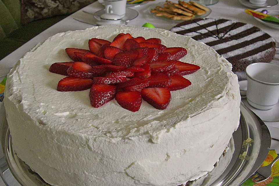 Erdbeertorte mit zarter Joghurtcreme