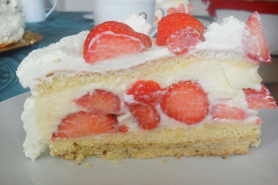 Erdbeertorte mit zarter Joghurtcreme