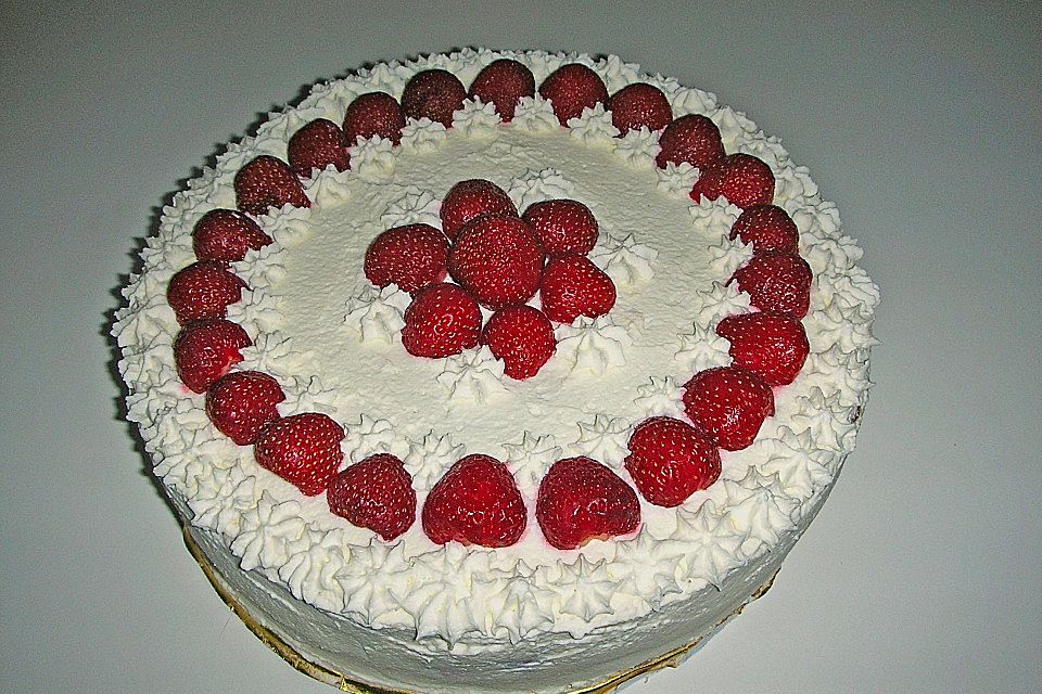 Erdbeertorte mit zarter Joghurtcreme