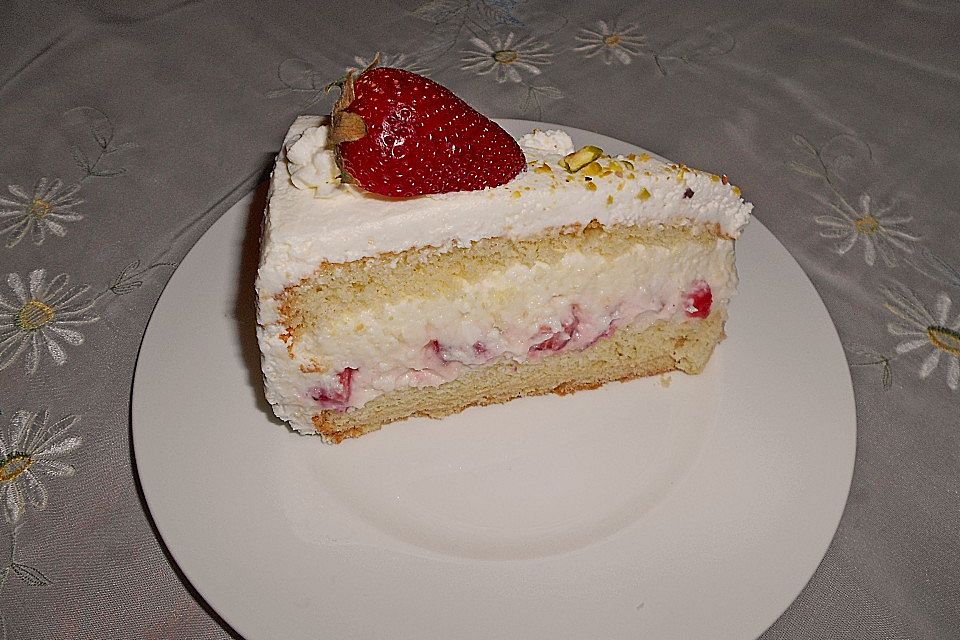 Erdbeertorte mit zarter Joghurtcreme