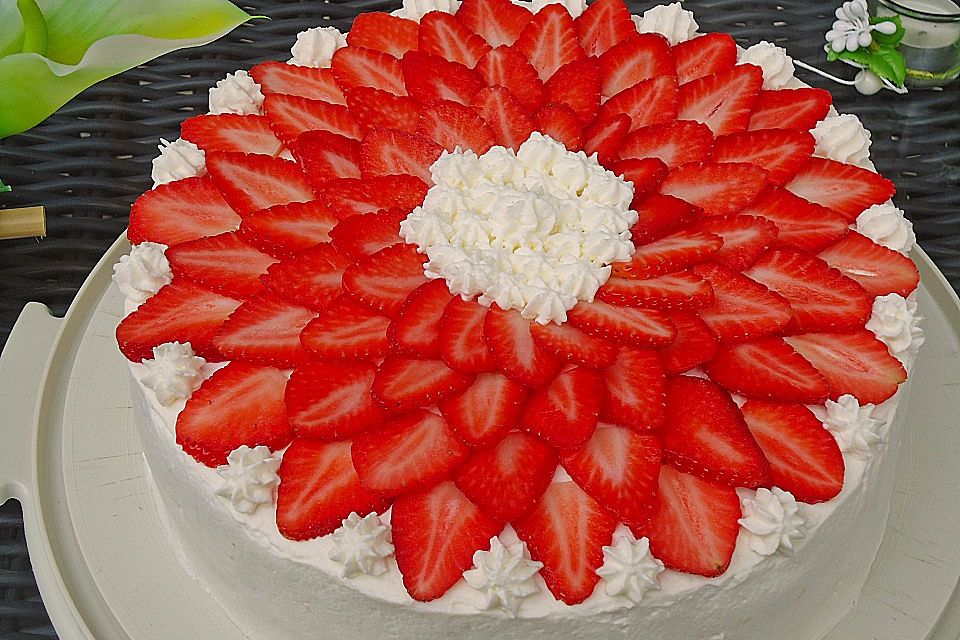 Erdbeertorte mit zarter Joghurtcreme