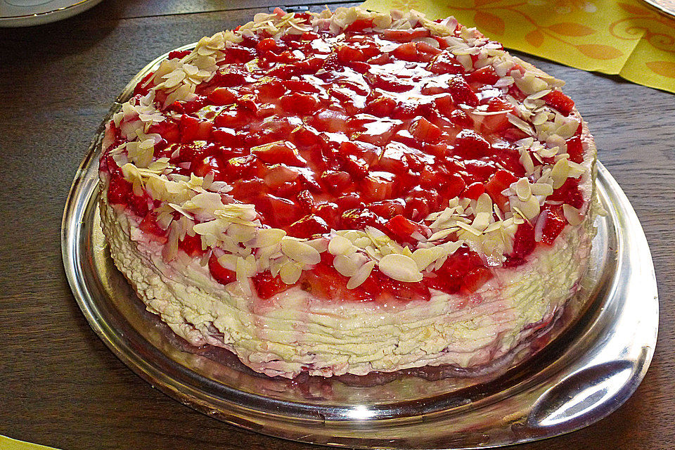 Erdbeertorte mit zarter Joghurtcreme