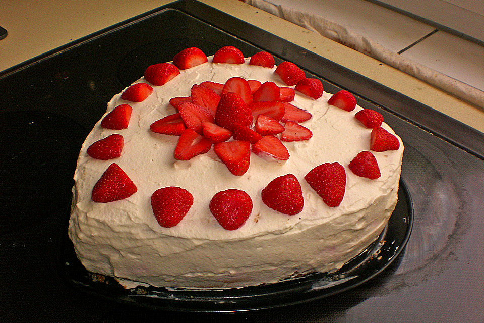 Erdbeertorte mit zarter Joghurtcreme