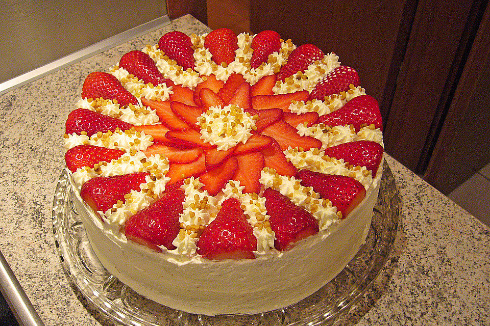 Erdbeertorte mit zarter Joghurtcreme