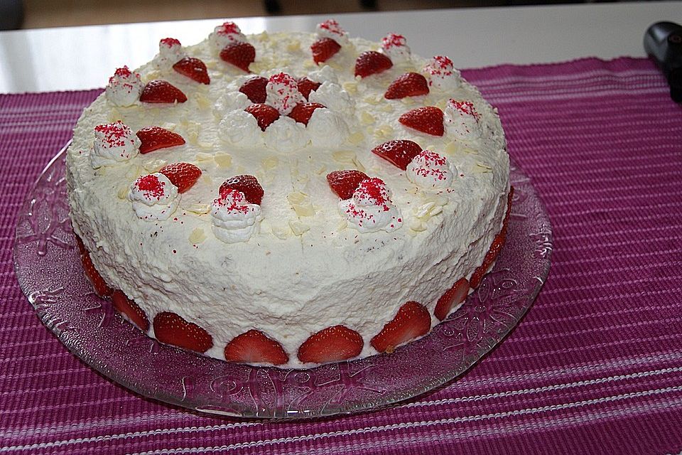 Erdbeertorte mit zarter Joghurtcreme