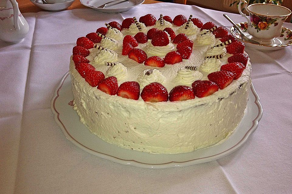 Erdbeertorte mit zarter Joghurtcreme