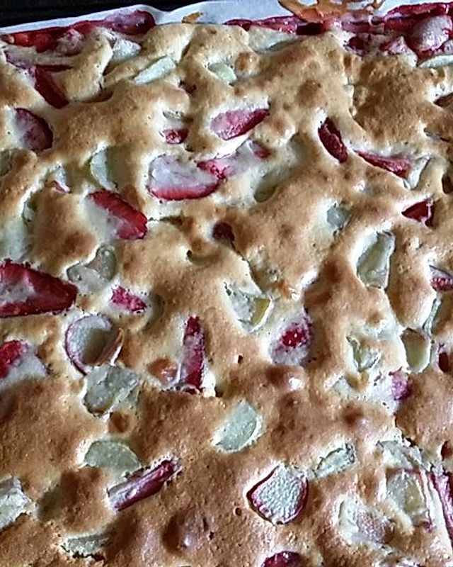 Schneller Erdbeer-Rhabarberkuchen