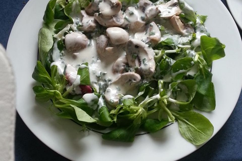 Champignonsalat mit Joghurt-Buttermilch-Dressing