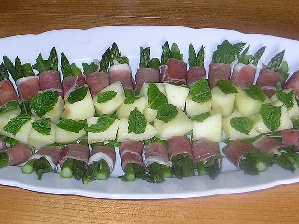 Grüner Spargel in Schinken und Melone mit Minze von Garance| Chefkoch