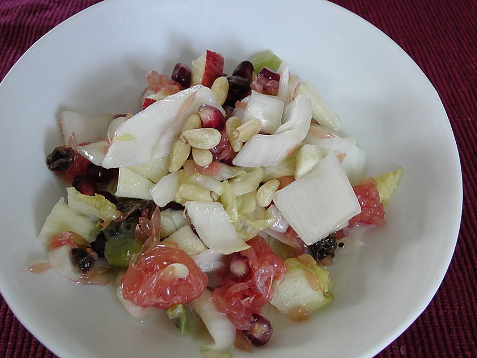 Bunter Chicoreesalat mit Obst von krabbelkaefer| Chefkoch