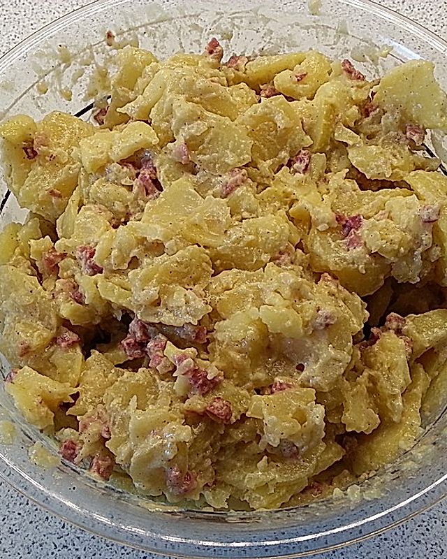 Kartoffelsalat mit Zwiebel-Senf-Katenschinken-Dressing