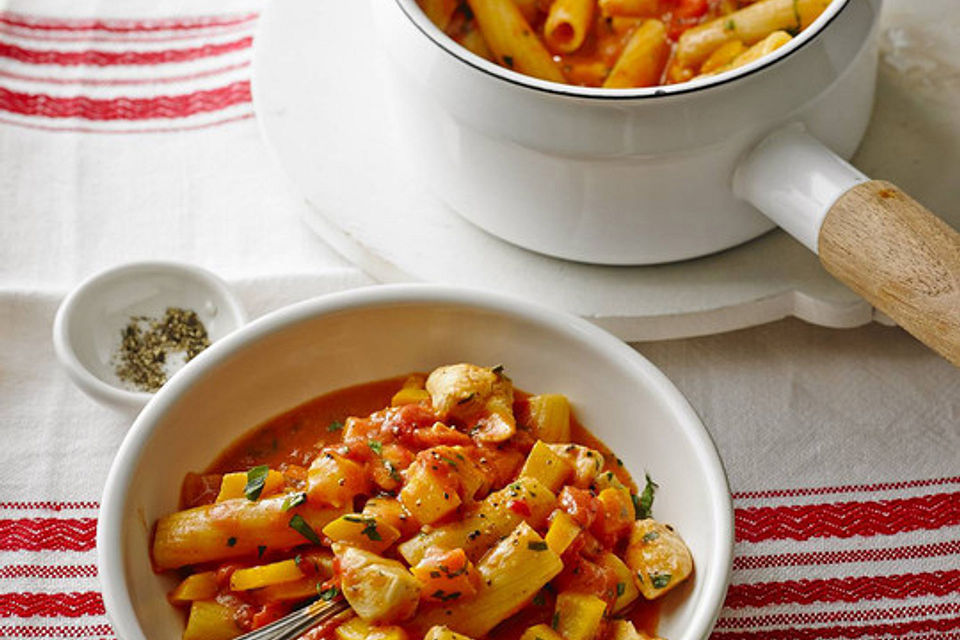 One Pot Penne mit Parmesan