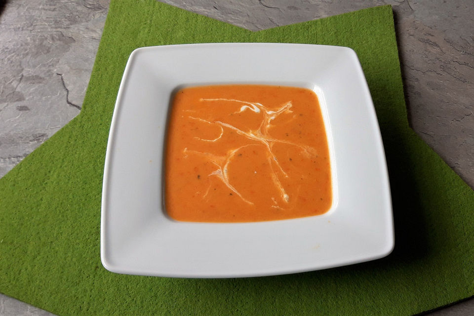 Paprika-Möhren-Suppe