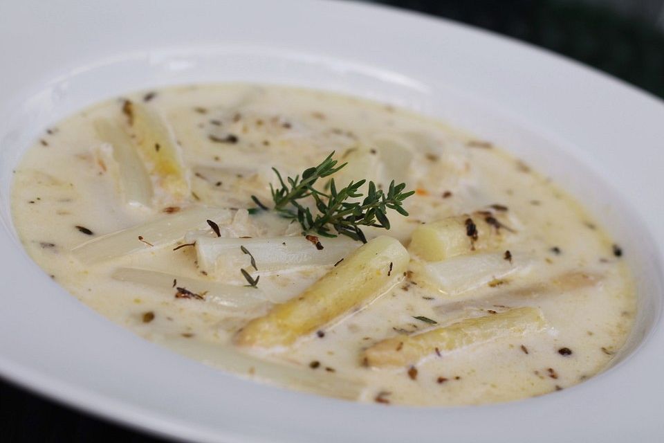 Parmesansuppe mit Spargel und Reis